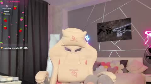 naomi_reiss online show from 06-18-26, 01:50