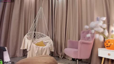 Naomi online show from 10-30-25, 01:07