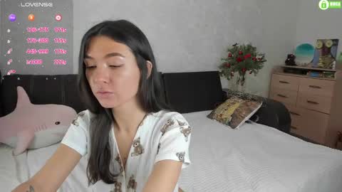 Snapshot of naomi_tara chatting on 12-23-24, 04:17 Naomi online show from 12-23-24, 04:17