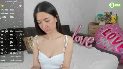 Snapshot of naomi_tara chatting on 02-16-25, 04:42 Naomi online show from 02-16-25, 04:42