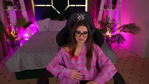 naomibaae online show from 11-19-25, 02:50