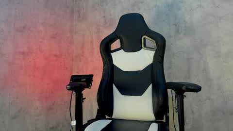 Snapshot of naomibrinks1 chatting on 05-25-26, 04:18 Heidy online show from 05-25-26, 04:18