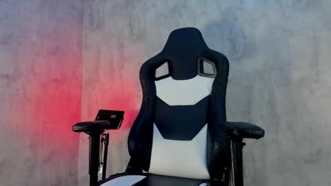 Snapshot of naomibrinks1 chatting on 05-27-26, 05:15 Heidy online show from 05-27-26, 05:15