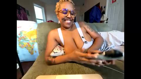 Naomigiirl6 online show from 01-25-25, 08:10
