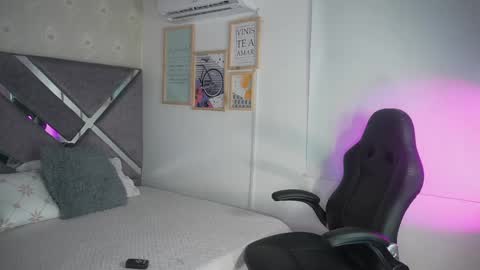 Naomi-Gray  online show from 04-28-26, 06:35