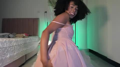 Naomii online show from 10-06-25, 01:36