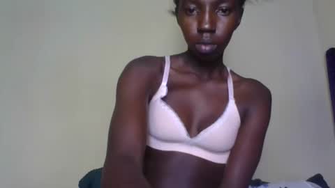 Snapshot of naomilittle31025 chatting on 10-14-25, 05:47 naomilittle31025 online show from 10-14-25, 05:47