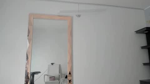 naomisaenz01 online show from 04-17-26, 07:39