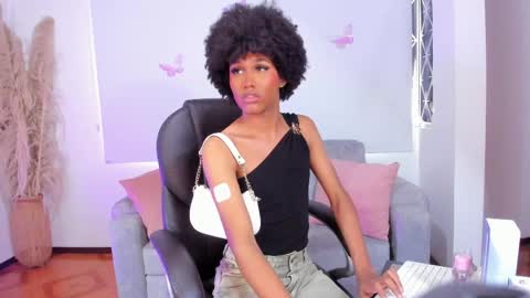 N A O M I  online show from 06-08-26, 01:33