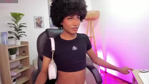 N A O M I  online show from 06-17-26, 09:45