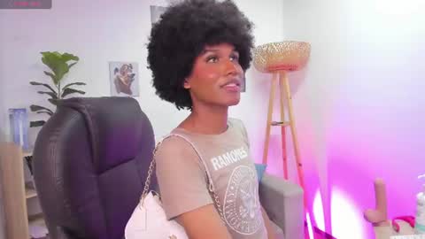N A O M I  online show from 06-18-26, 09:19