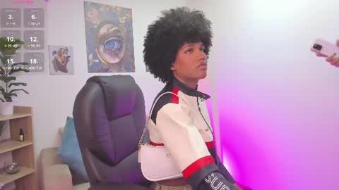 N A O M I  online show from 06-20-26, 10:18