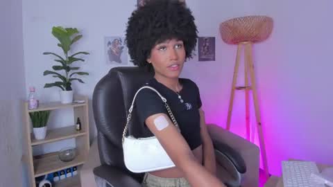 N A O M I  online show from 06-23-26, 09:07