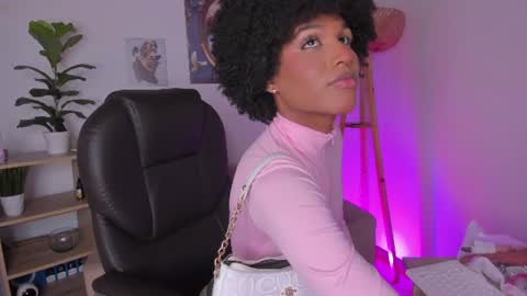N A O M I  online show from 06-25-26, 09:03