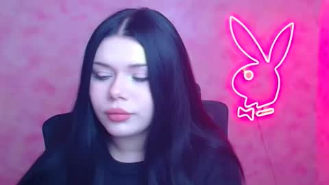 Snapshot of naomivibes chatting on 12-18-25, 06:25 Naomi online show from 12-18-25, 06:25