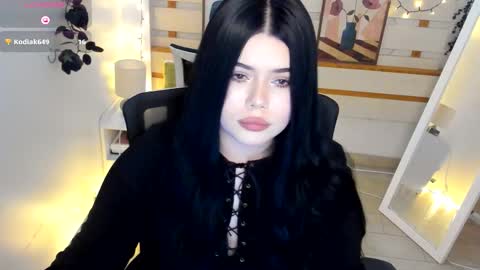 Snapshot of naomivibes chatting on 02-06-26, 08:34 Naomi online show from 02-06-26, 08:34