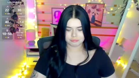 Snapshot of naomivibes chatting on 02-18-26, 08:27 Naomi online show from 02-18-26, 08:27