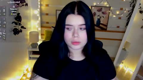 Snapshot of naomivibes chatting on 02-19-26, 09:22 Naomi online show from 02-19-26, 09:22