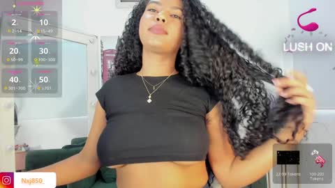 Snapshot of naomixjones1 chatting on 12-11-24, 07:14 Naomi online show from 12-11-24, 07:14