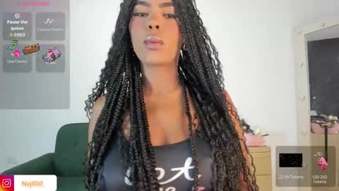 Snapshot of naomixjones1 chatting on 09-29-25, 10:25 Naomi online show from 09-29-25, 10:25