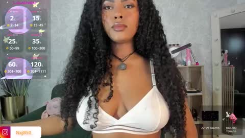 Snapshot of naomixjones1 chatting on 11-17-25, 11:32 Naomi online show from 11-17-25, 11:32