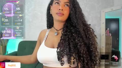 Snapshot of naomixjones1 chatting on 11-21-25, 03:05 Naomi online show from 11-21-25, 03:05