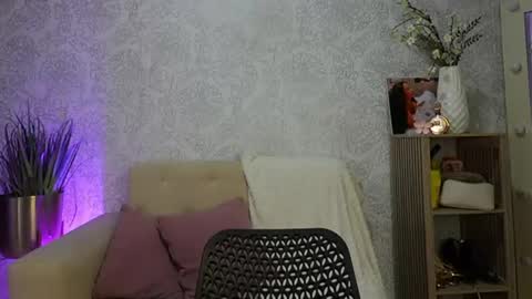 Naomi     online show from 05-23-26, 10:47