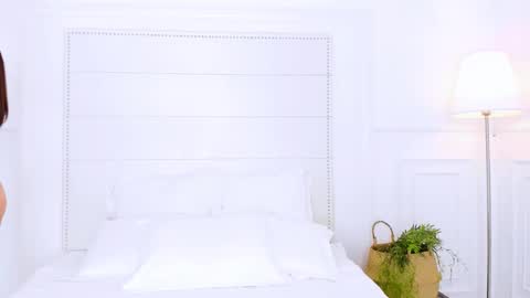 Naomi online show from 11-18-25, 02:28