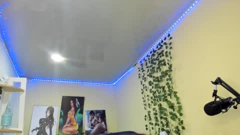 Snapshot of naomy777_ chatting on 12-24-24, 02:10 naomy online show from 12-24-24, 02:10