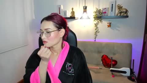 naomy online show from 05-19-26, 01:56