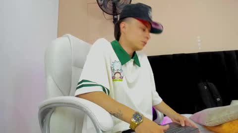 Snapshot of nascary_fox chatting on 09-20-25, 08:21 Nascary Fox online show from 09-20-25, 08:21