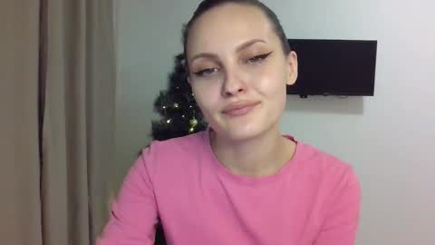 Snapshot of naslili chatting on 12-19-24, 10:32 Tina online show from 12-19-24, 10:32