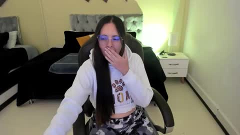 Snapshot of nata_velvet chatting on 10-19-25, 01:23 Nata online show from 10-19-25, 01:23
