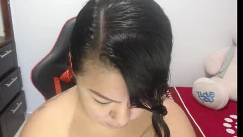 Nata Ramirez online show from 10-25-25, 06:10