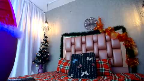 NATALI KIDMAN online show from 12-23-24, 01:56