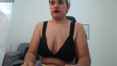 Snapshot of natalia_curvy1 chatting on 11-05-25, 05:35 Nathalia online show from 11-05-25, 05:35