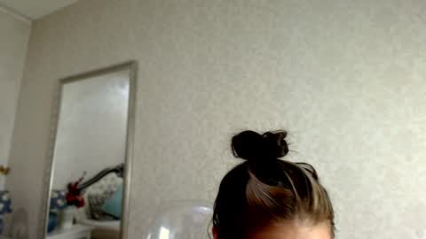 Snapshot of natalia_peach chatting on 01-20-25, 05:04 Wild influence online show from 01-20-25, 05:04