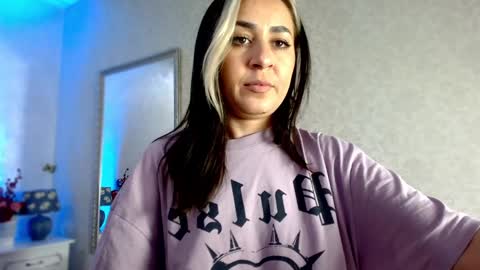Snapshot of natalia_peach chatting on 01-31-25, 10:10 Wild influence online show from 01-31-25, 10:10
