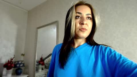 Snapshot of natalia_peach chatting on 02-10-25, 05:03 Wild influence online show from 02-10-25, 05:03