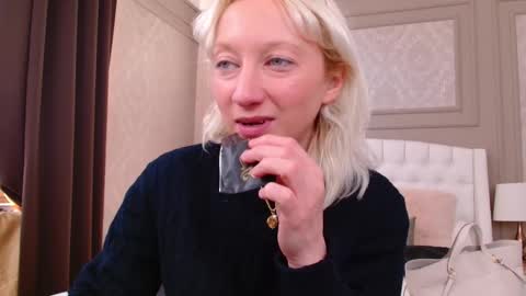 Natalie online show from 12-19-25, 08:43