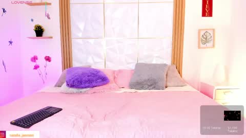 Snapshot of natalie_jaensen chatting on 04-24-26, 07:49 online show from 04-24-26, 07:49