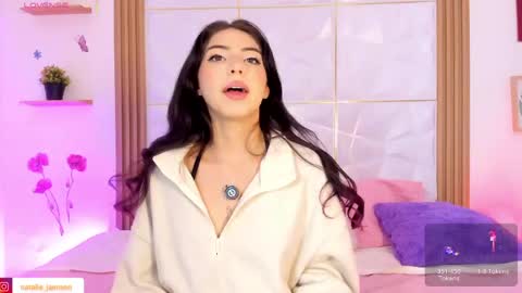 Snapshot of natalie_jaensen chatting on 05-16-26, 08:18 online show from 05-16-26, 08:18
