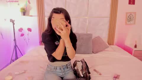Snapshot of natalie_jaensen chatting on 05-28-26, 09:45 online show from 05-28-26, 09:45