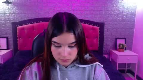 natalie  online show from 10-29-25, 03:20