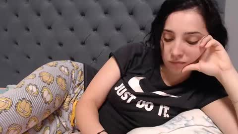 Snapshot of natalie_mia chatting on 02-05-25, 09:57 Miia online show from 02-05-25, 09:57