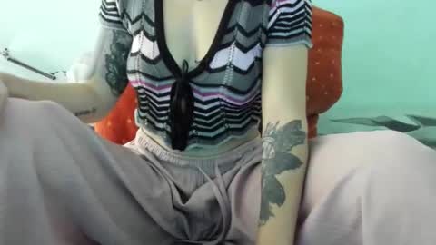 Snapshot of nataliehot2 chatting on 12-14-25, 12:38 nat online show from 12-14-25, 12:38