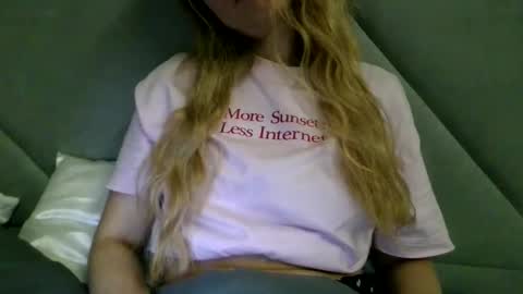 Snapshot of nataliexo111 chatting on 10-15-25, 07:47 Natali online show from 10-15-25, 07:47