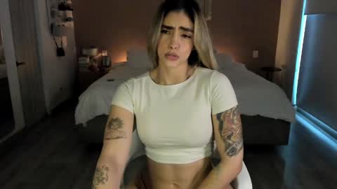 Snapshot of nataly_05 chatting on 05-02-26, 10:15 anatalybee online show from 05-02-26, 10:15