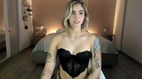 Snapshot of nataly_05 chatting on 05-19-26, 01:56 anatalybee online show from 05-19-26, 01:56