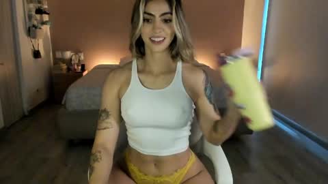 Snapshot of nataly_05 chatting on 06-07-26, 10:46 anatalybee online show from 06-07-26, 10:46